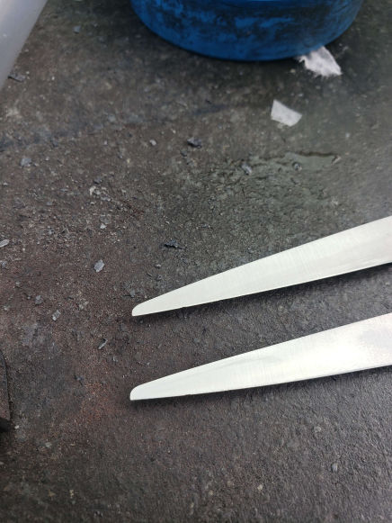 Beautiful Hikari blades with a nick